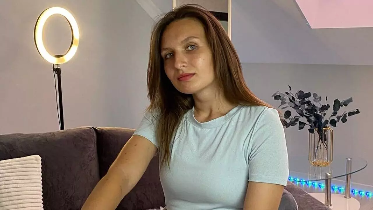 AlanaClarks's Live Nude Chat
