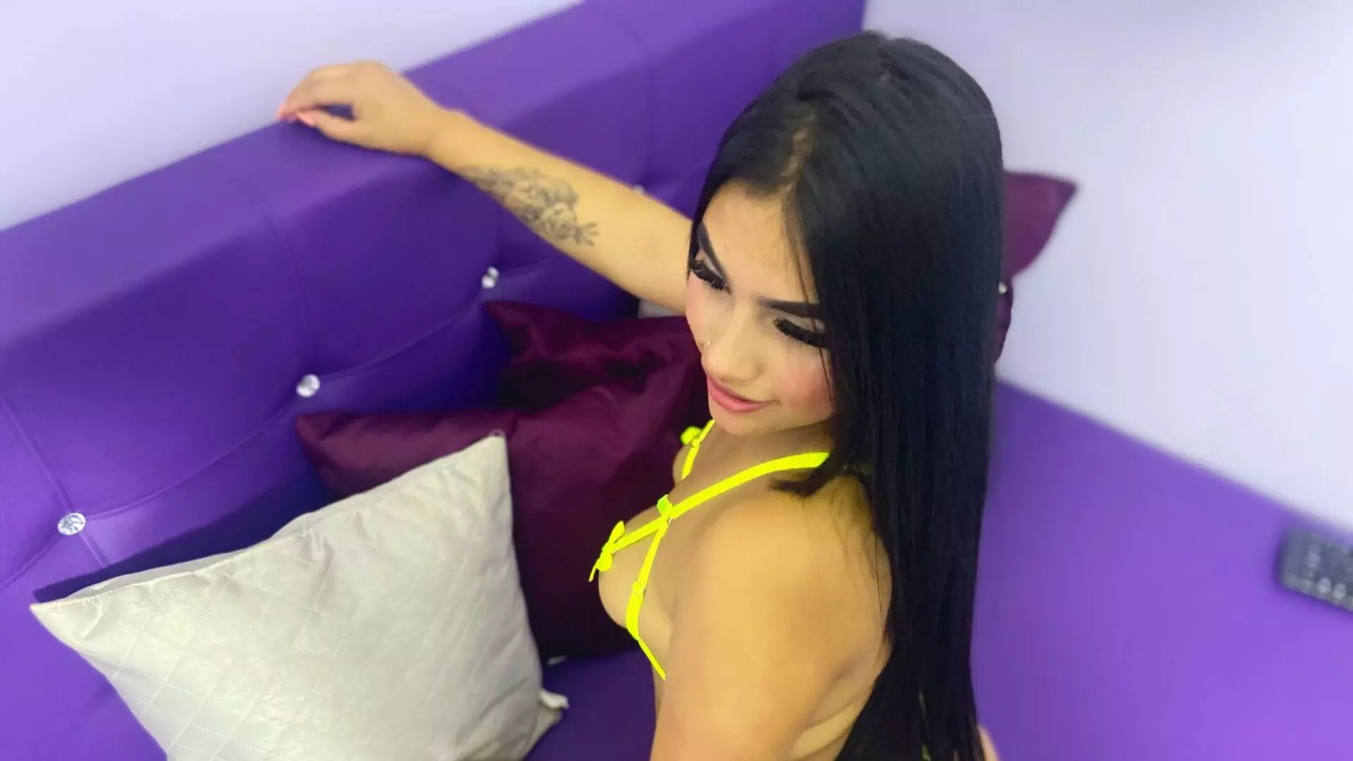AlinaLewins's Live Nude Chat
