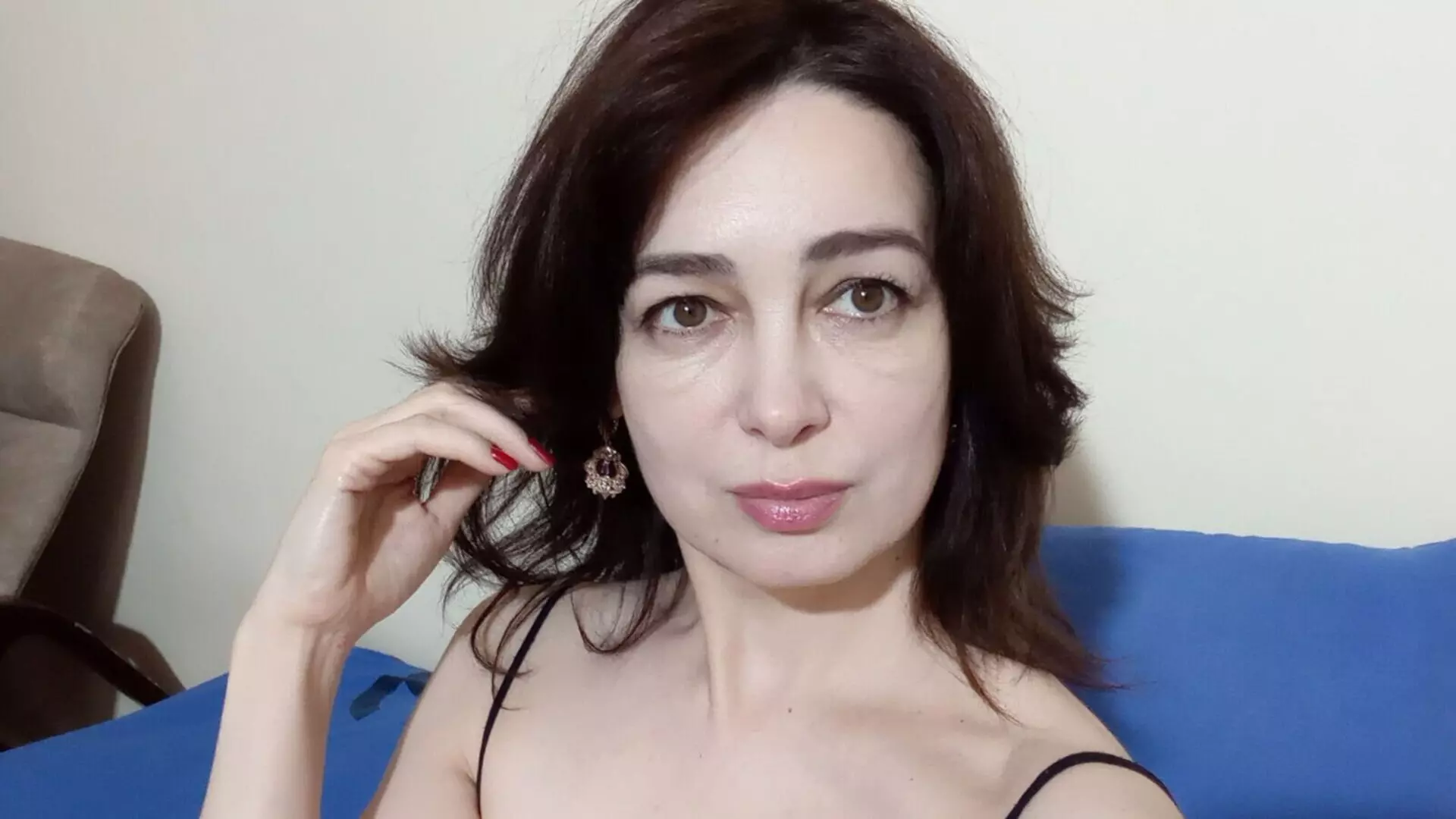 AnetShine's Live Nude Chat