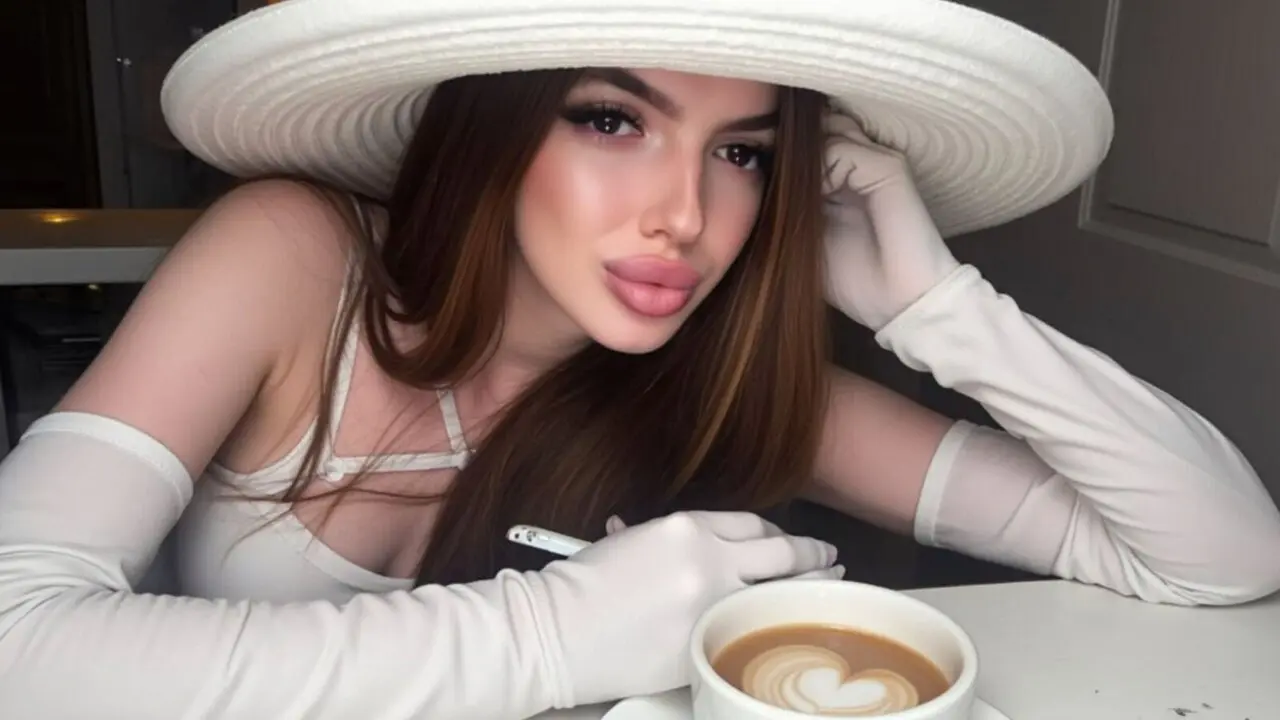 AnnabelleWhitee's Live Nude Chat