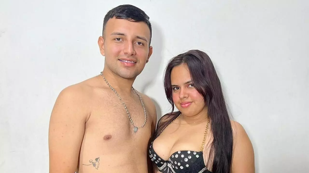 BellaAndAnton's Live Nude Chat