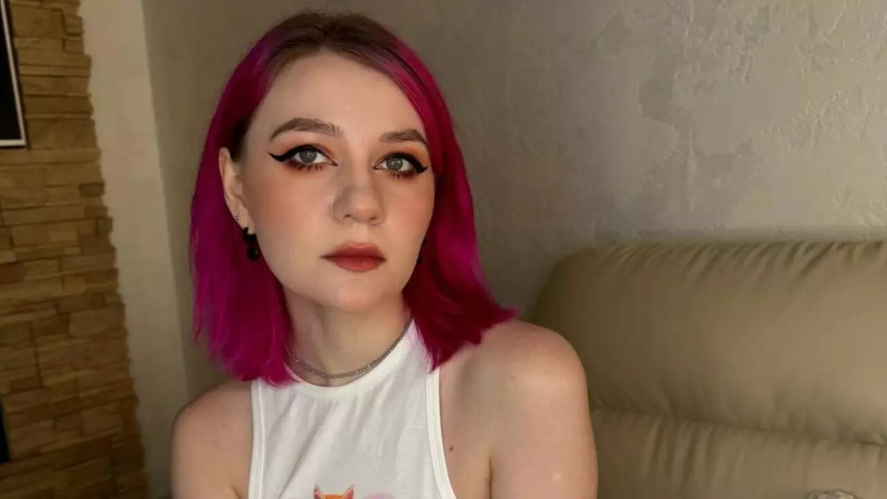 BellaBanx's Live Nude Chat