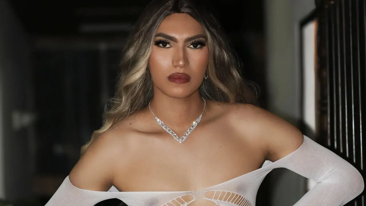 CholeVersace's Live Nude Chat