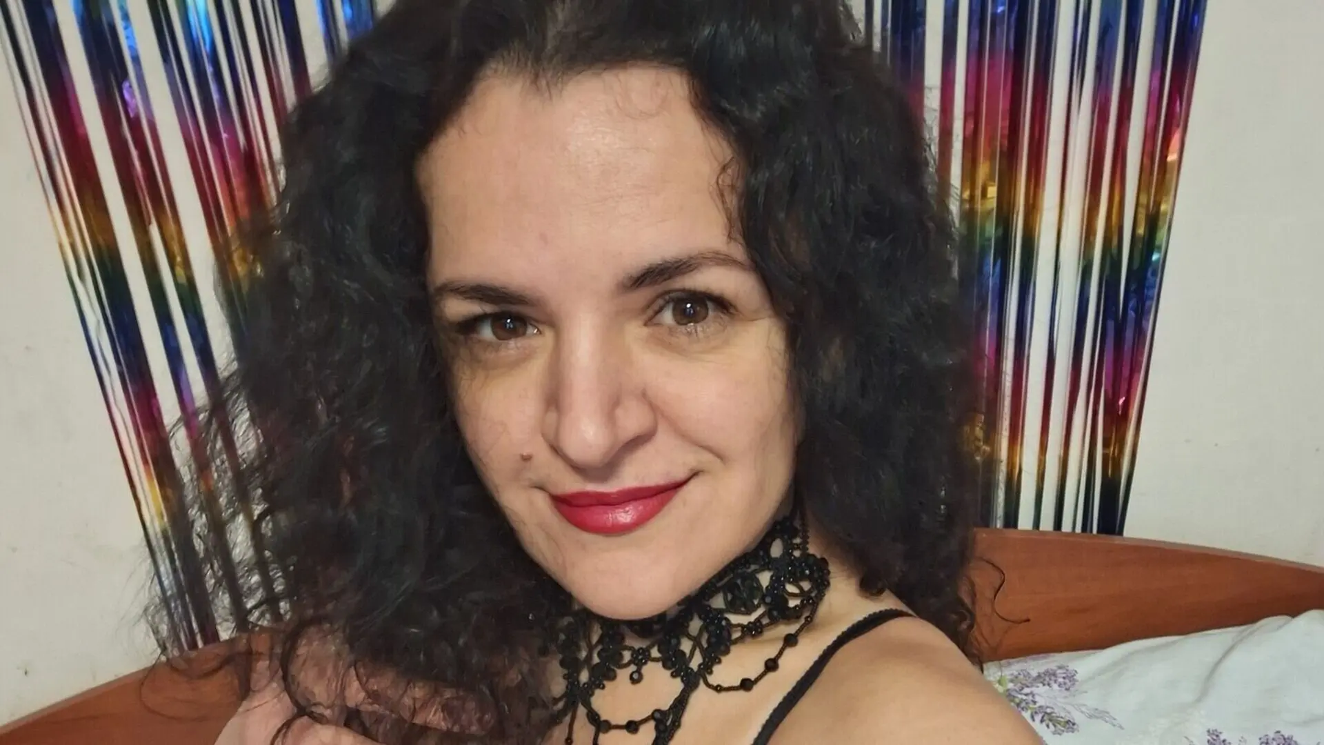 Curlynat's Live Nude Chat