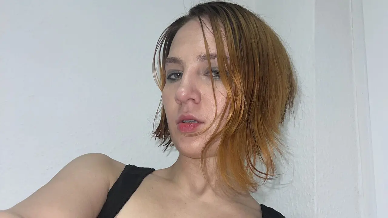 CutiePose's Live Nude Chat