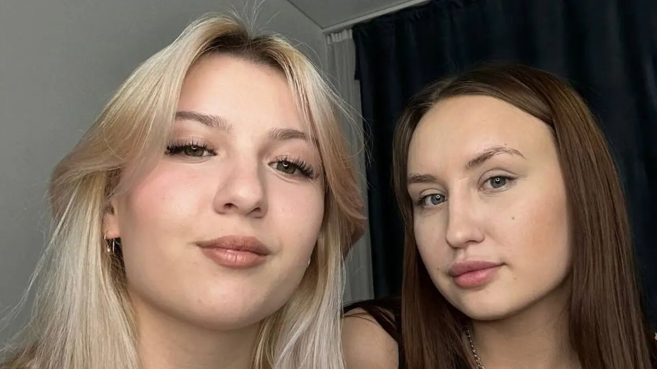 EasterAndMeryl's Live Nude Chat