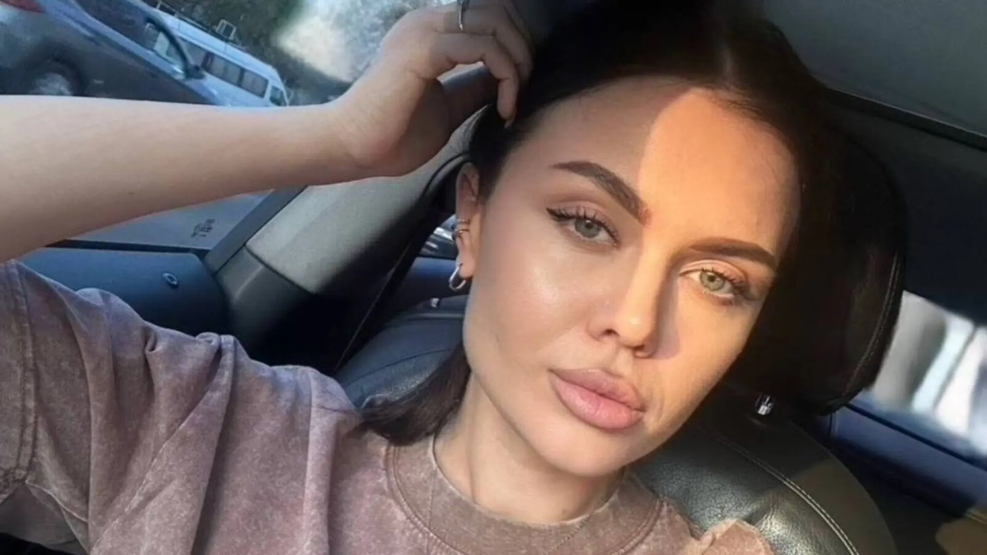 ElenaZolton's Live Nude Chat