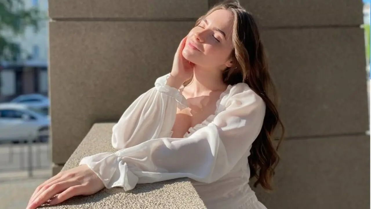 EsmeCharlton's Live Nude Chat