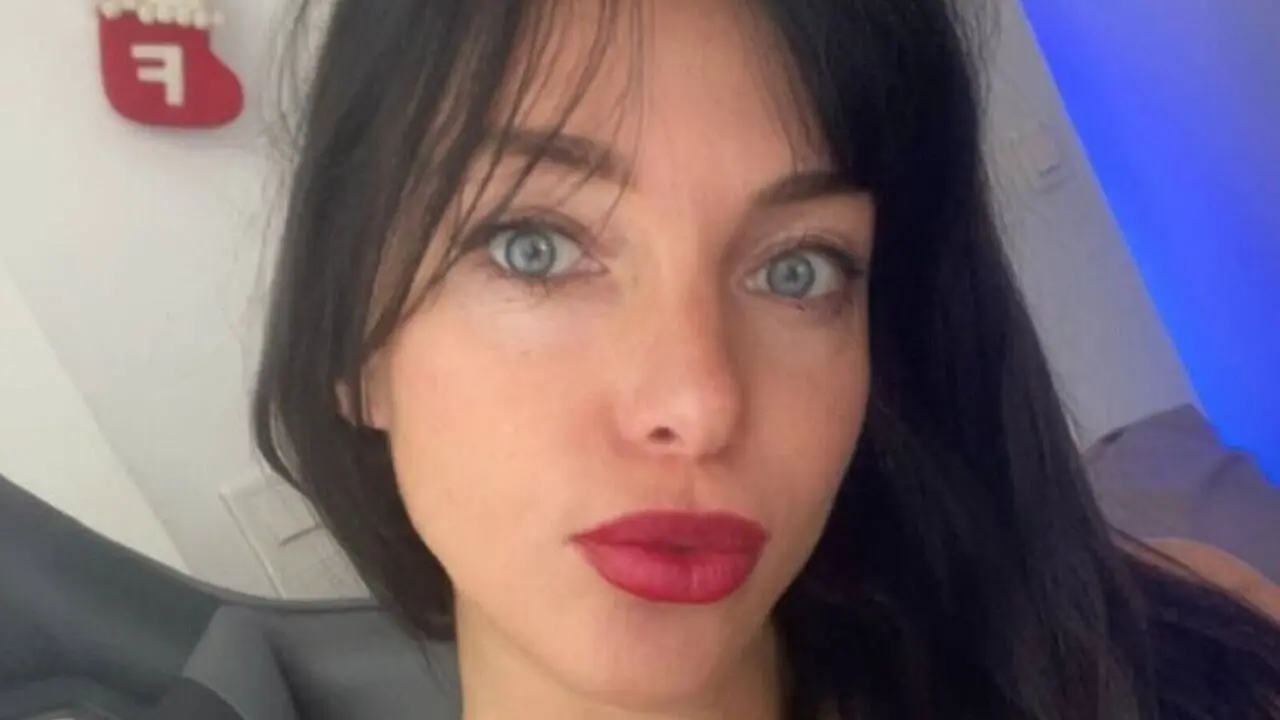 FrenchyRiviera's Live Nude Chat