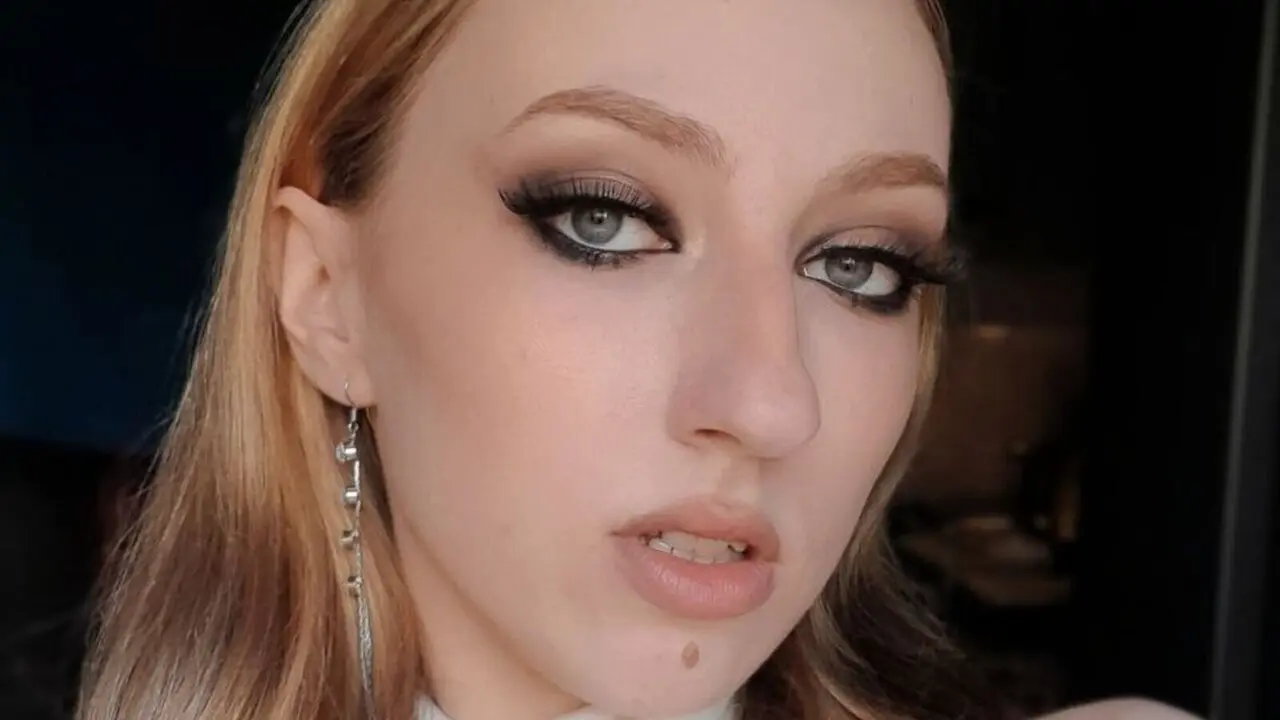 HenriettaFare's Live Nude Chat