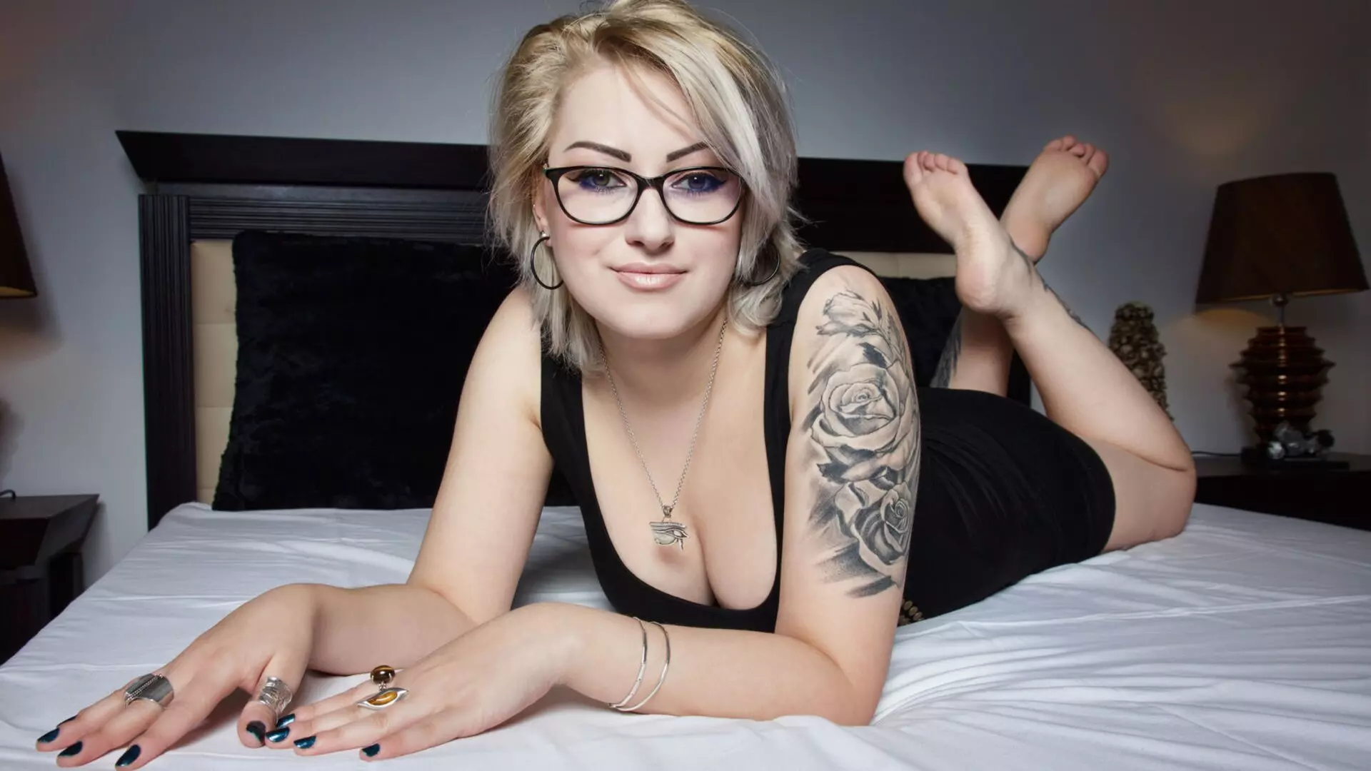 InkedWendy's Live Nude Chat