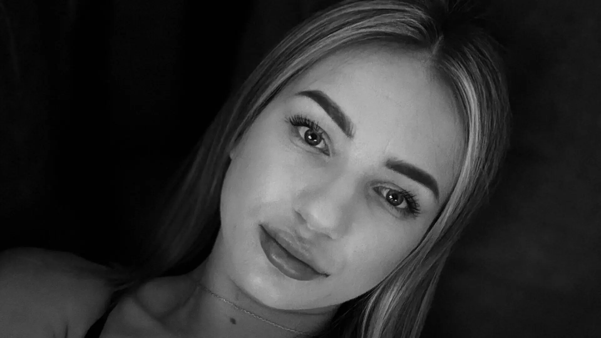 IrenneTwo's Live Nude Chat