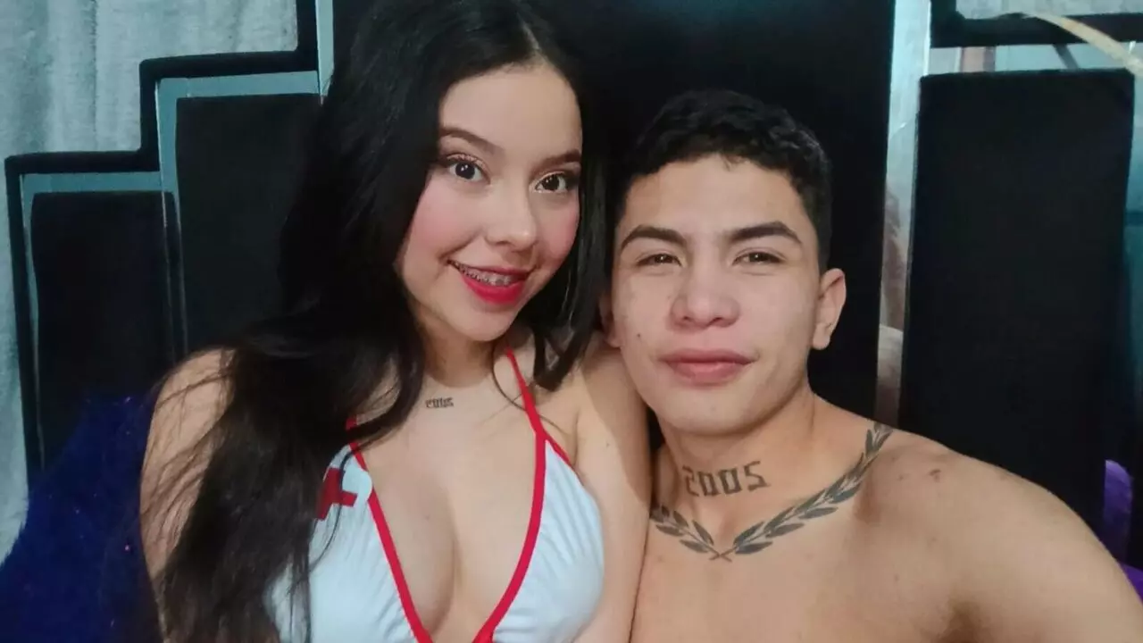 JustinAndMia's Live Nude Chat