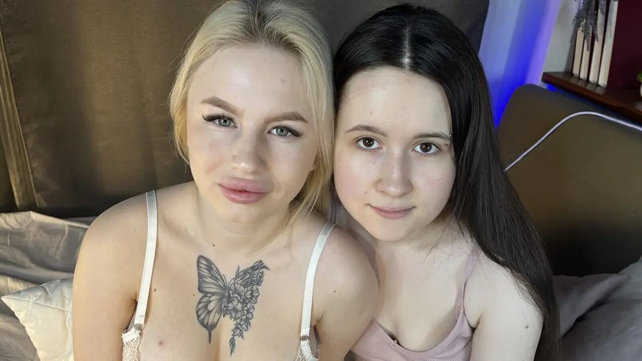 LorettaAndOdette's Live Nude Chat