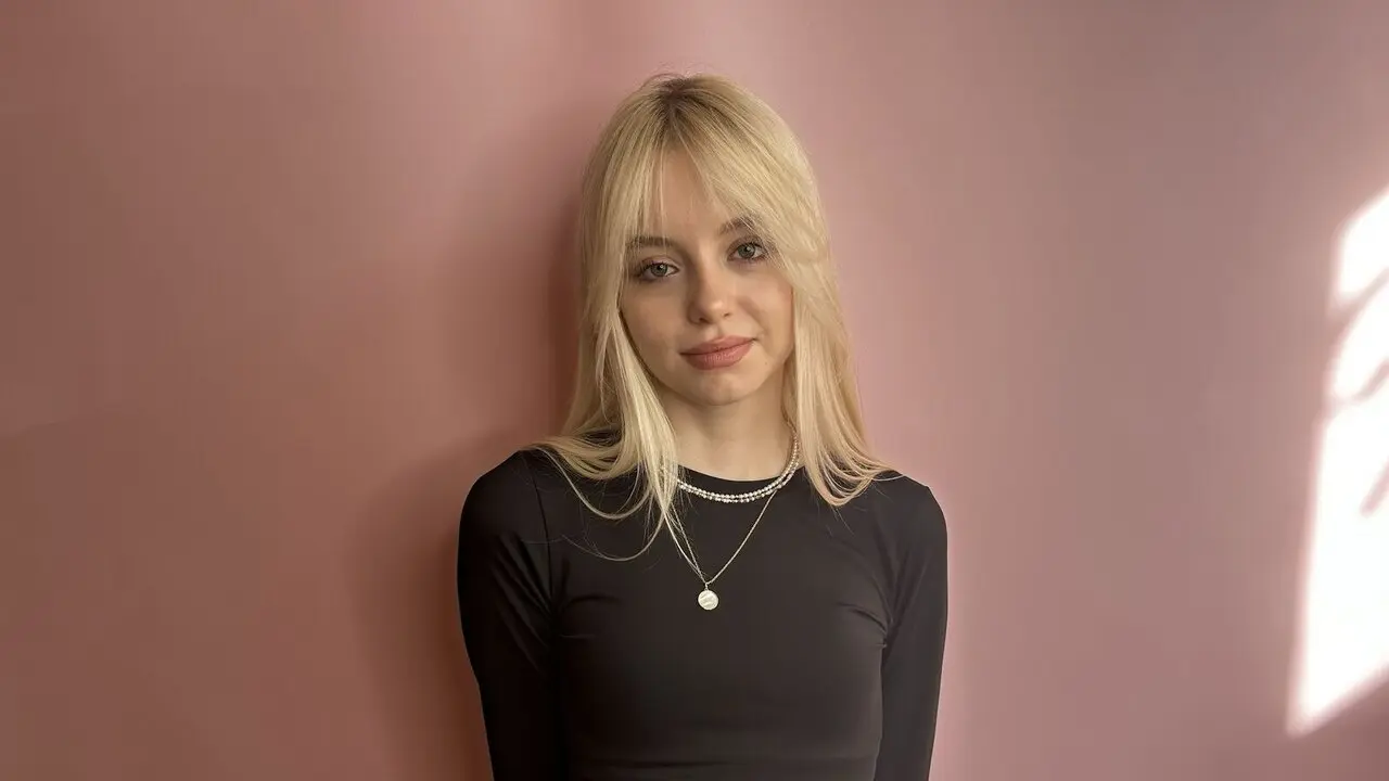 LorettaCovil's Live Nude Chat