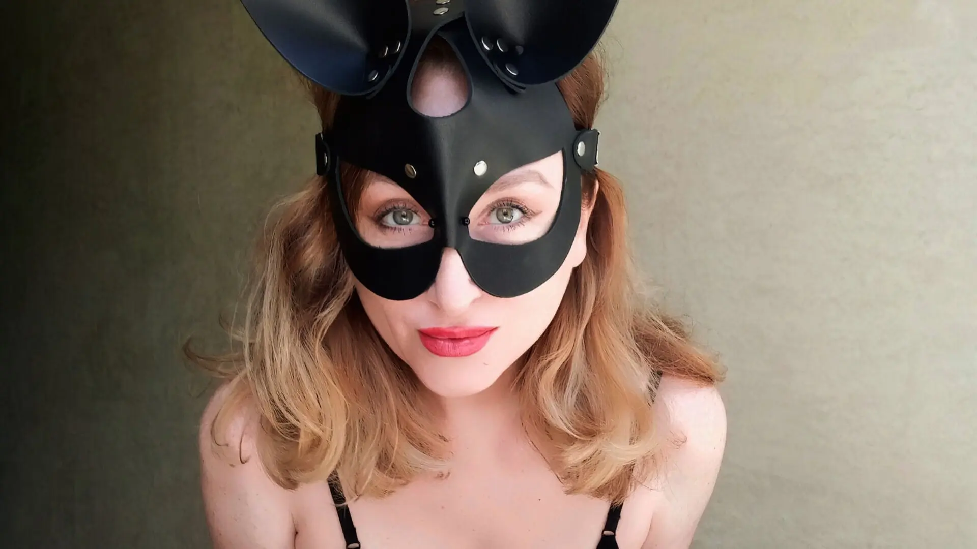 LulaRed's Live Nude Chat
