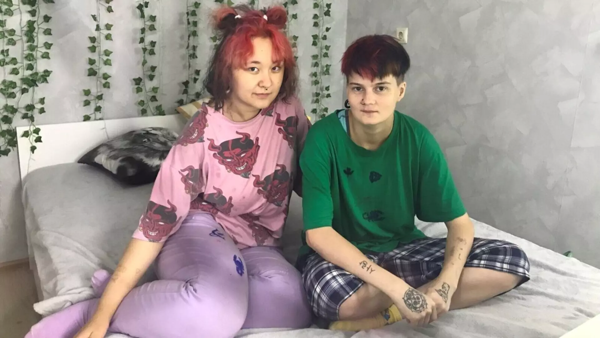 MandyandScarlet's Live Nude Chat