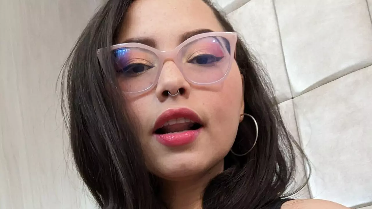 MiaRioss's Live Nude Chat