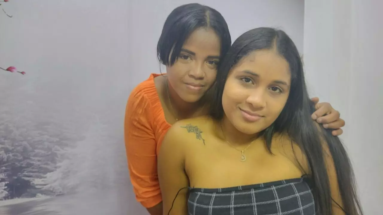 NataleyaAndVero's Live Nude Chat