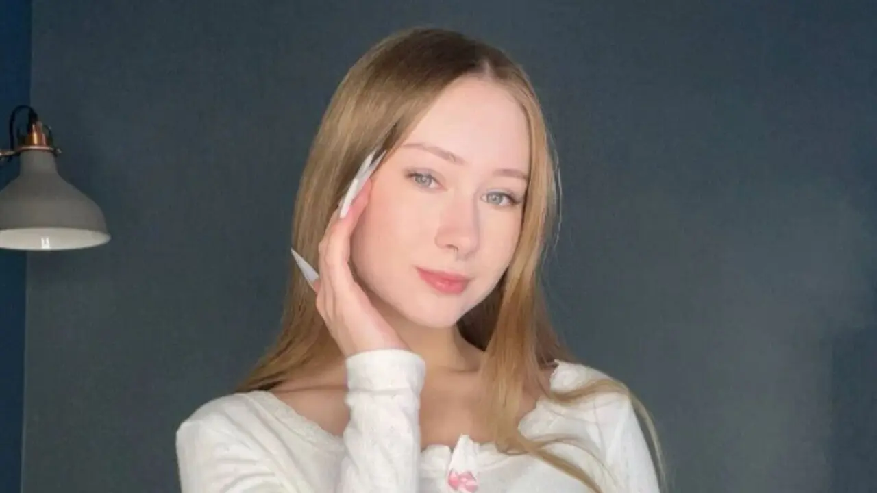 PhilomenaClowes's Live Nude Chat