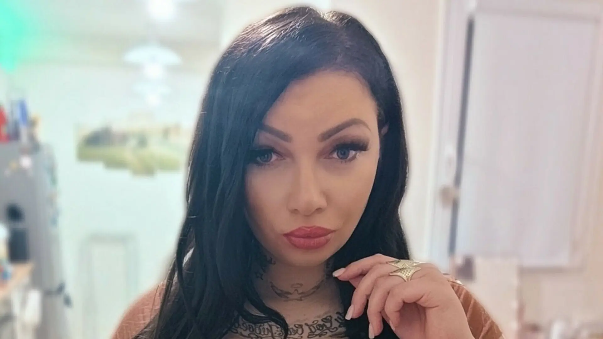 RubyDeluxy's Live Nude Chat