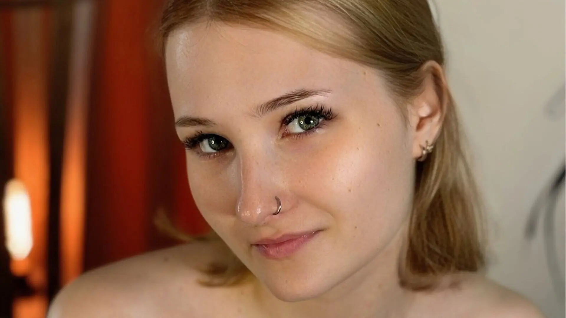 SueFlow's Live Nude Chat