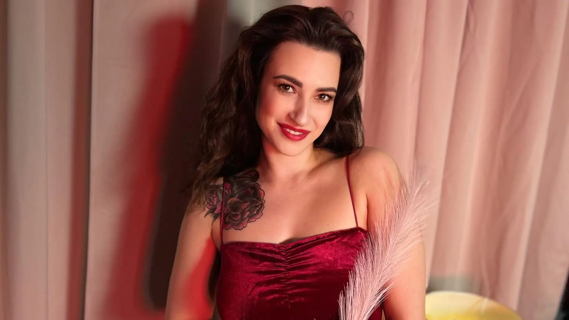 ValeriaFoxi's Live Nude Chat