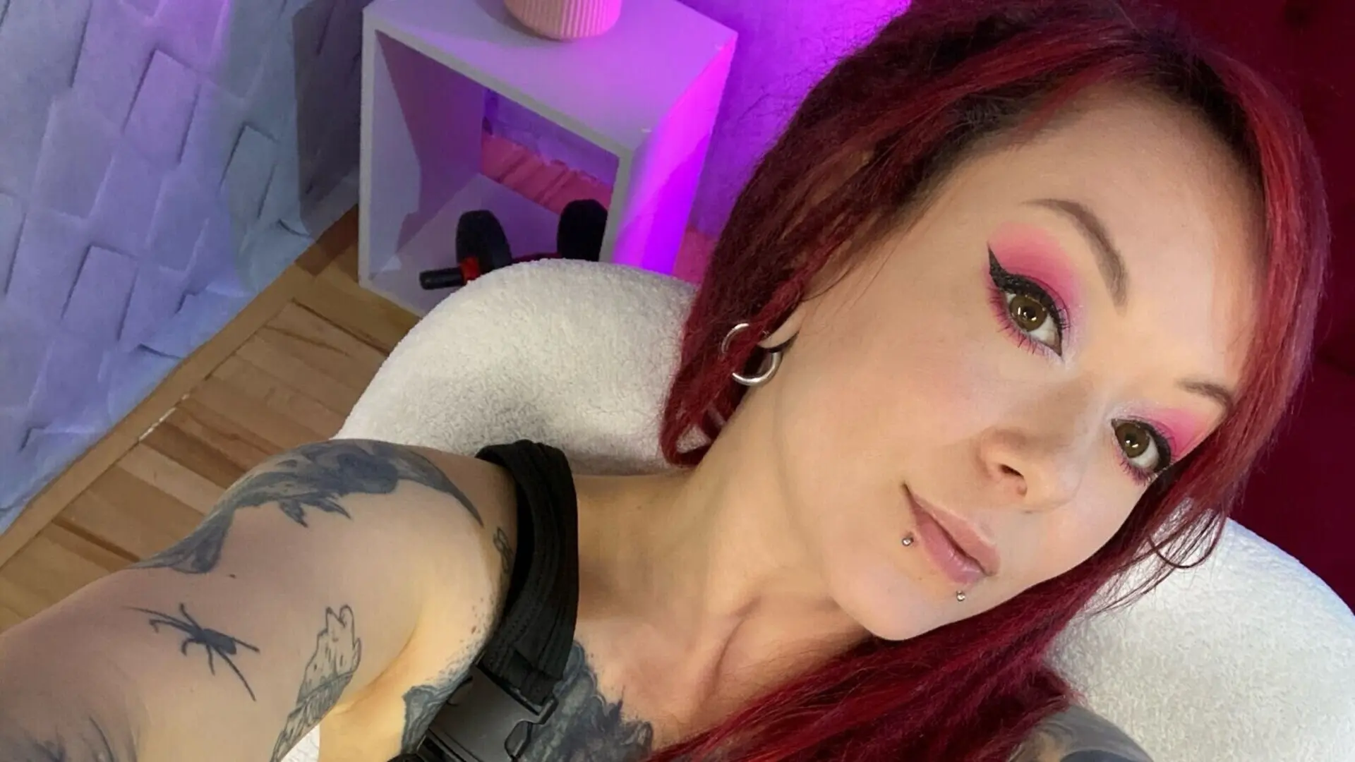 YolandyFoun's Live Nude Chat