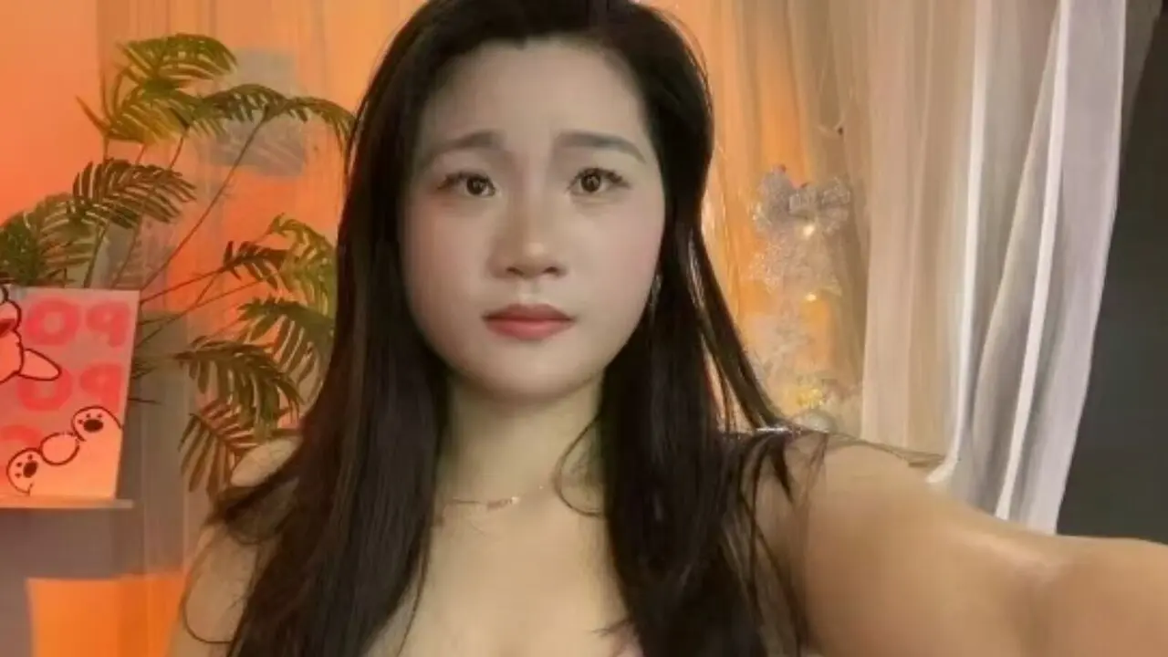 mengxia's Live Nude Chat